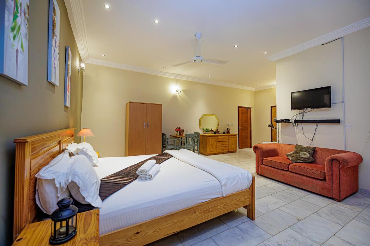 Ocean Villa Heights Brufut Luaran gambar